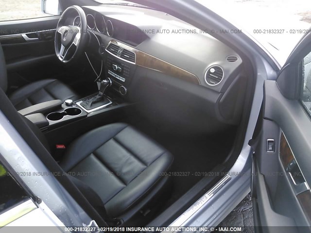 WDDGF4HB8DR255836 - 2013 MERCEDES-BENZ C 250 SILVER photo 5