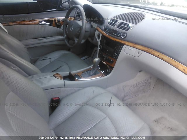 WDBUF70J13A145675 - 2003 MERCEDES-BENZ E 500 GRAY photo 5