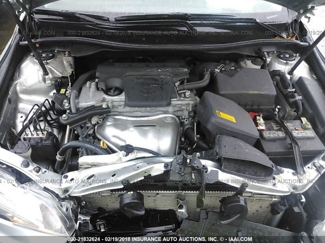 4T1BF1FK0FU067796 - 2015 TOYOTA CAMRY LE/XLE/SE/XSE ვერცხლისფერი ფოტო 10