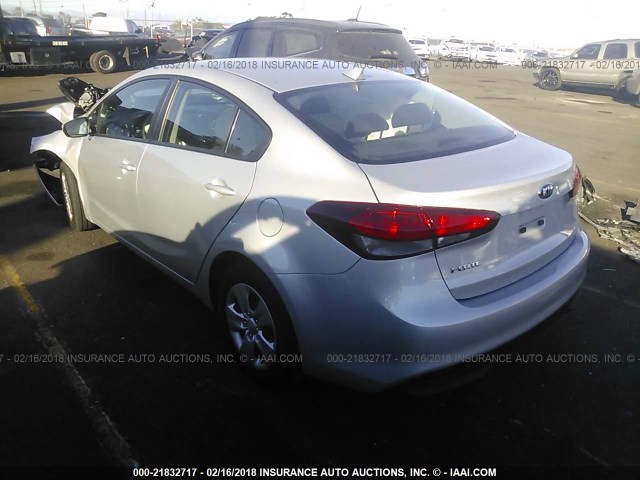 3KPFK4A79HE031497 - 2017 KIA FORTE LX SILVER photo 3