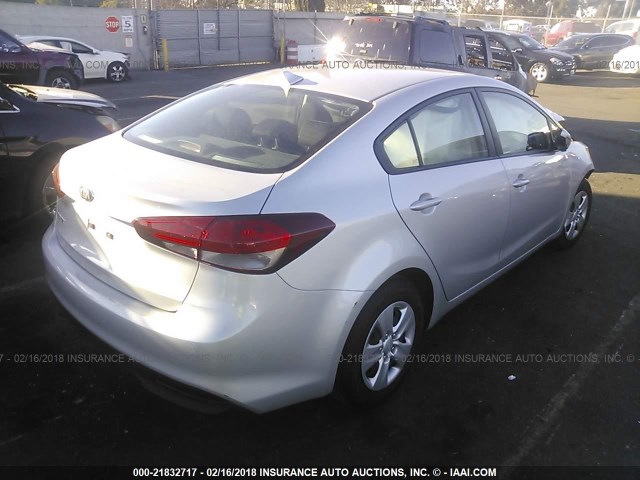 3KPFK4A79HE031497 - 2017 KIA FORTE LX SILVER photo 4