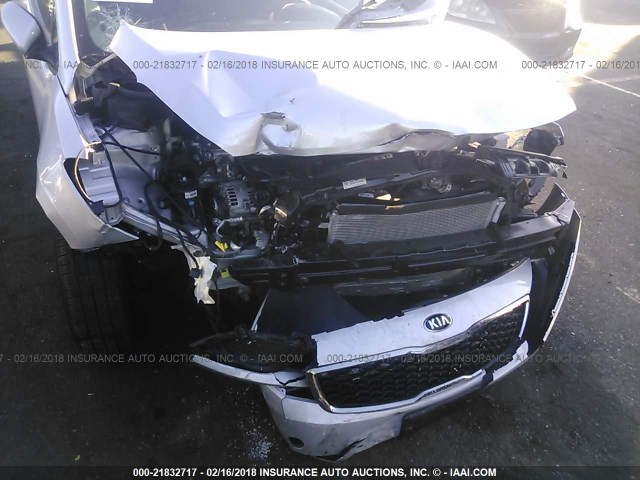 3KPFK4A79HE031497 - 2017 KIA FORTE LX SILVER photo 6