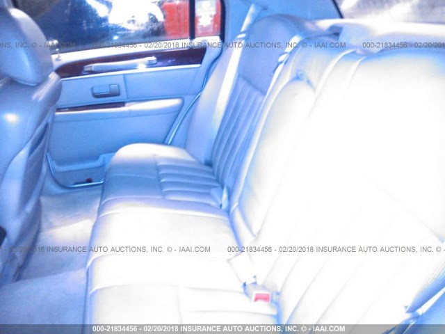 1LNHM82W53Y642674 - 2003 LINCOLN TOWN CAR SIGNATURE WHITE photo 8