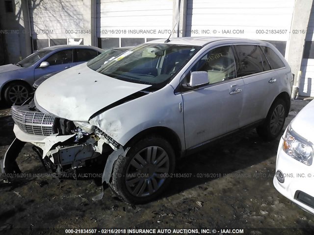 2LMDU88C89BJ05514 - 2009 LINCOLN MKX WHITE photo 2