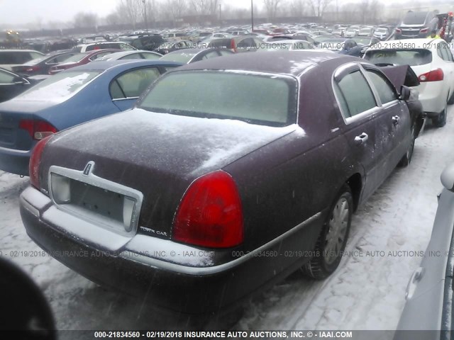 1LNHM81WX6Y642689 - 2006 LINCOLN TOWN CAR SIGNATURE MAROON photo 4