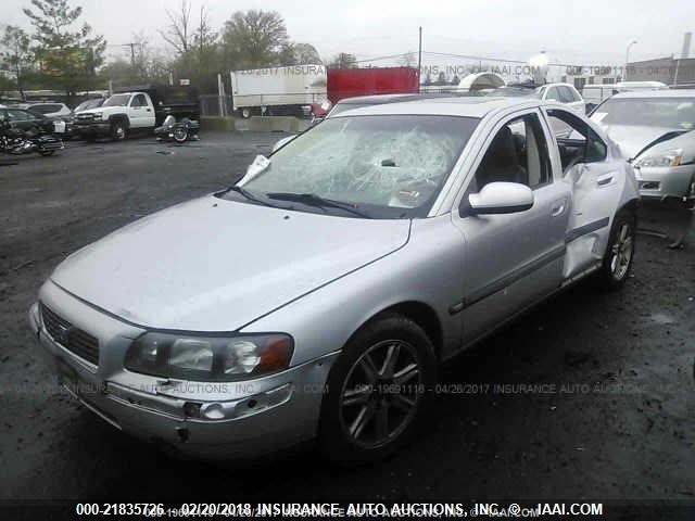 YV1RS61R122190605 - 2002 VOLVO S60 SILVER photo 2