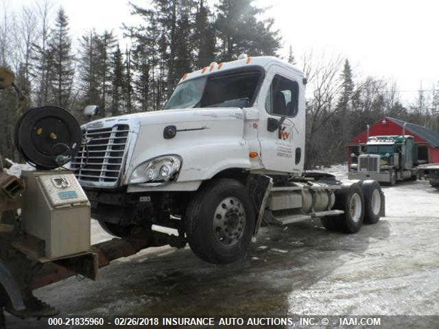 1FUJGEDR19LAE4923 - 2009 FREIGHTLINER CASCADIA 125  WHITE photo 2