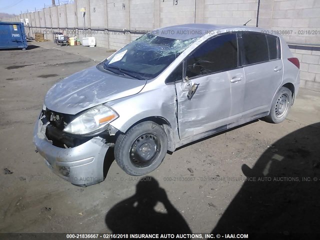 3N1BC13E29L437949 - 2009 NISSAN VERSA S/SL SILVER photo 2