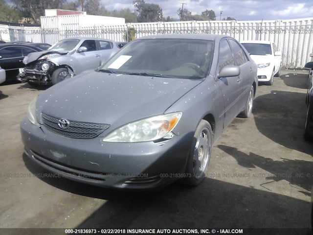 JTDBE32K940284650 - 2004 TOYOTA CAMRY LE/XLE GRAY photo 2