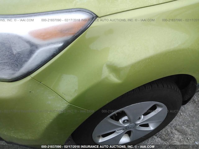 KNDJN2A25F7775878 - 2015 KIA SOUL GREEN photo 6