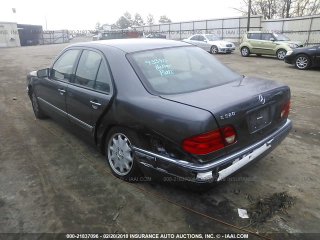 WDBJF55F9VA438903 - 1997 MERCEDES-BENZ E 320 GRAY photo 3