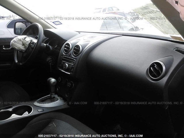 JN8AS5MT8DW042357 - 2013 NISSAN ROGUE S/SV GRAY photo 5