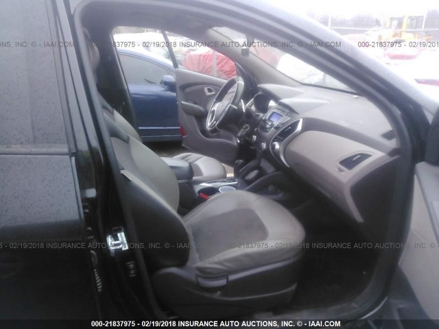KM8JU3AC9BU185448 - 2011 HYUNDAI TUCSON GLS/LIMITED შავი ფოტო 5