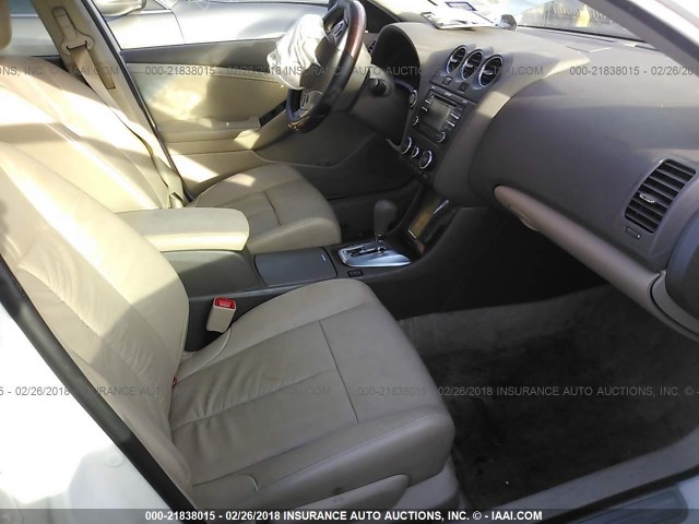 1N4BL2AP0CN539545 - 2012 NISSAN ALTIMA SR WHITE photo 5