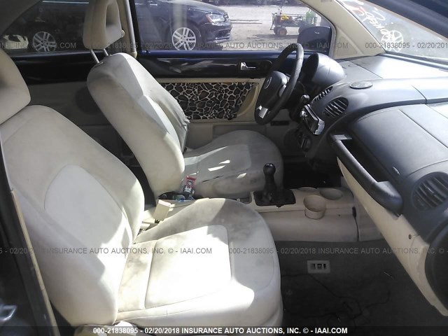 3VWBB21C01M441775 - 2001 VOLKSWAGEN NEW BEETLE GL 黑色 照片 5