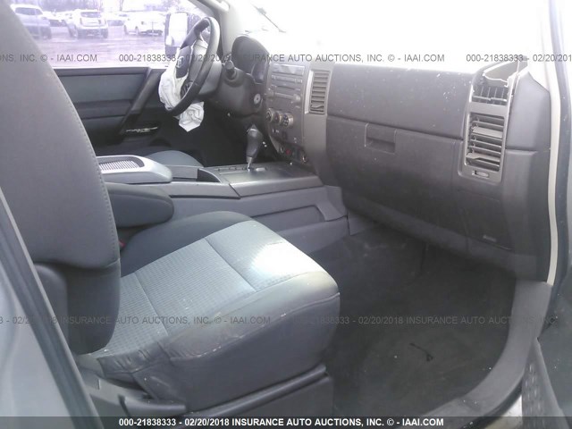 1N6BA07A45N524425 - 2005 NISSAN TITAN XE/SE/LE SILVER photo 5