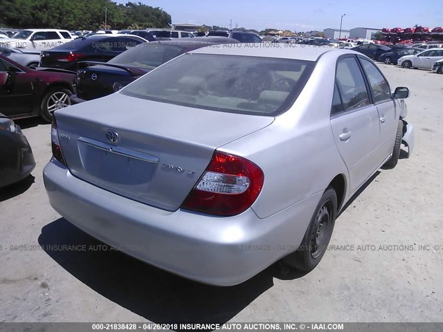 4T1BE32K24U890411 - 2004 TOYOTA CAMRY LE/XLE/SE SILVER photo 4
