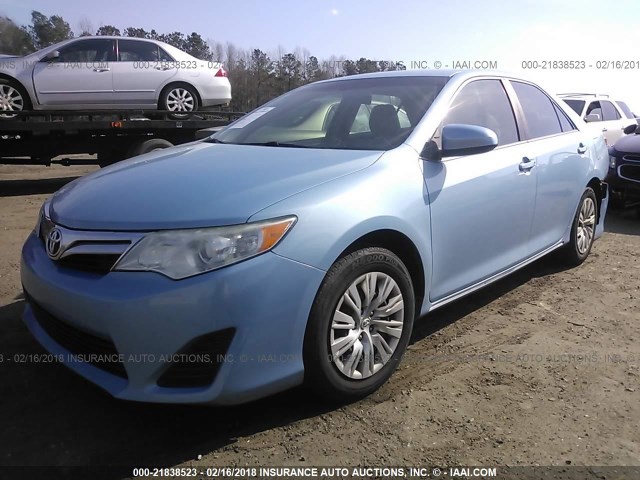 4T1BF1FK3DU686499 - 2013 TOYOTA CAMRY L/SE/LE/XLE Light Blue photo 2