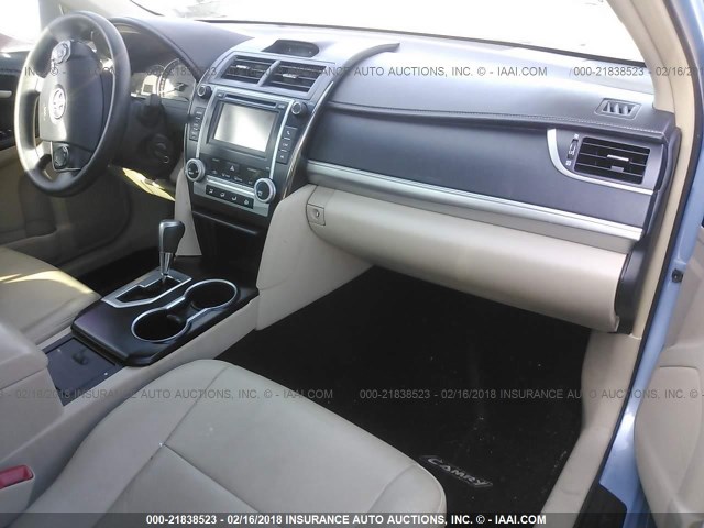 4T1BF1FK3DU686499 - 2013 TOYOTA CAMRY L/SE/LE/XLE Light Blue photo 5
