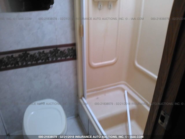 4YDF28529Y4051737 - 2000 KEYSTONE MONTANA WHITE photo 8