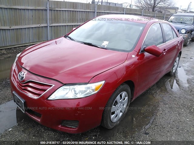 4T4BF3EK9AR071745 - 2010 TOYOTA CAMRY SE/LE/XLE RED photo 2