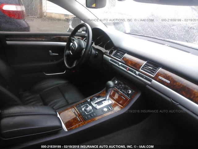 WAUSVAFA8AN002533 - 2010 AUDI A8 L QUATTRO SILVER photo 5