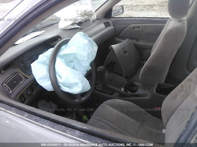 4T1BG22K5WU268229 - 1998 TOYOTA CAMRY CE/LE/XLE 米色 照片 5