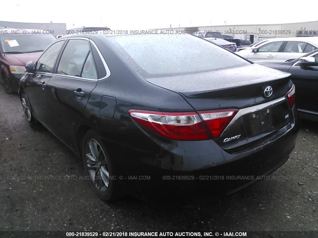 4T1BF1FK9GU189526 - 2016 TOYOTA CAMRY LE/XLE/SE/XSE BLUE photo 3