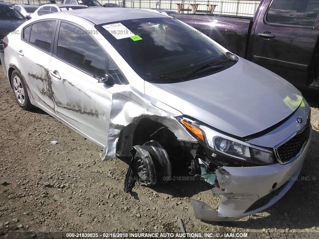 3KPFL4A73HE158114 - 2017 KIA FORTE LX/S SILVER photo 1