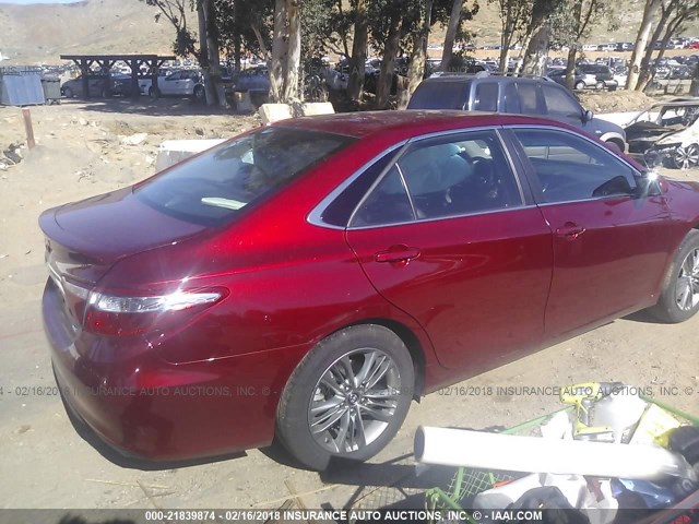 4T1BF1FK1HU814292 - 2017 TOYOTA CAMRY LE/XLE/SE/XSE RED photo 4