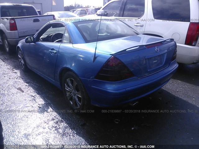 WDBKK49F92F257125 - 2002 MERCEDES-BENZ SLK 230 KOMPRESSOR BLUE photo 3