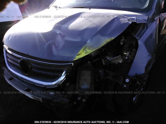 2V4RW4D18AR231273 - 2010 VOLKSWAGEN ROUTAN S GRAY photo 6