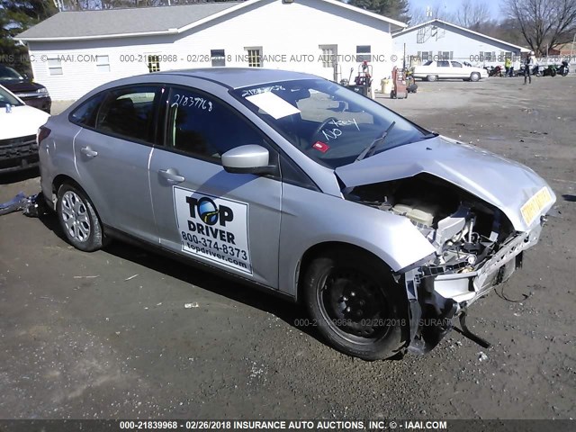 1FAHP3F20CL342145 - 2012 FORD FOCUS SE SILVER photo 1