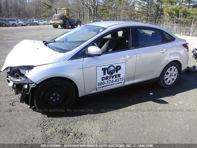 1FAHP3F20CL342145 - 2012 FORD FOCUS SE SILVER photo 2