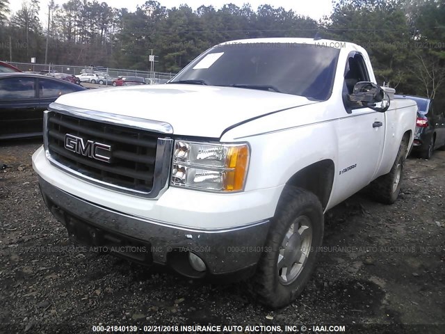 1GTEC14X68Z261697 - 2008 GMC SIERRA C1500 WHITE photo 2