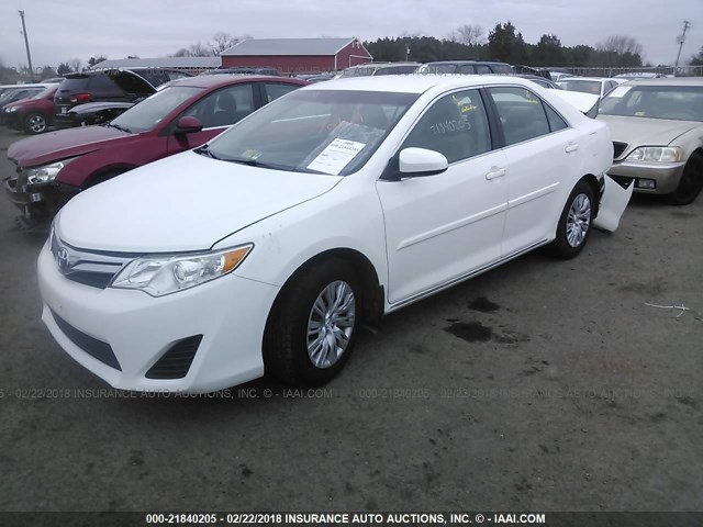 4T4BF1FK9DR320004 - 2013 TOYOTA CAMRY L/SE/LE/XLE WHITE photo 2