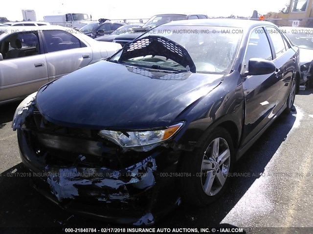 4T1BF1FK8CU046609 - 2012 TOYOTA CAMRY SE/LE/XLE BLACK photo 2