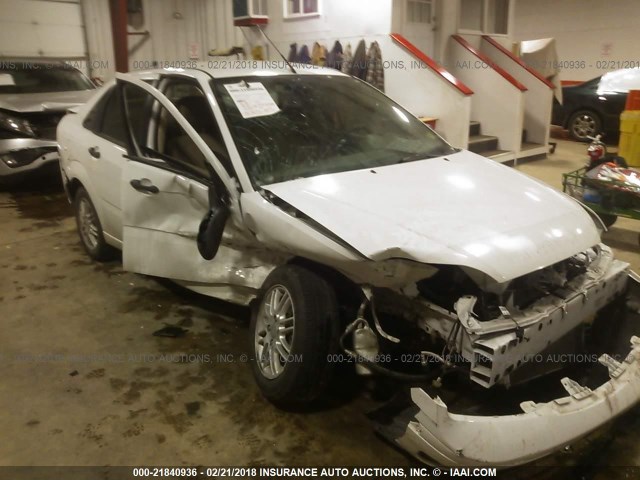 1FAFP34N97W293326 - 2007 FORD FOCUS ZX4/S/SE/SES WHITE photo 1