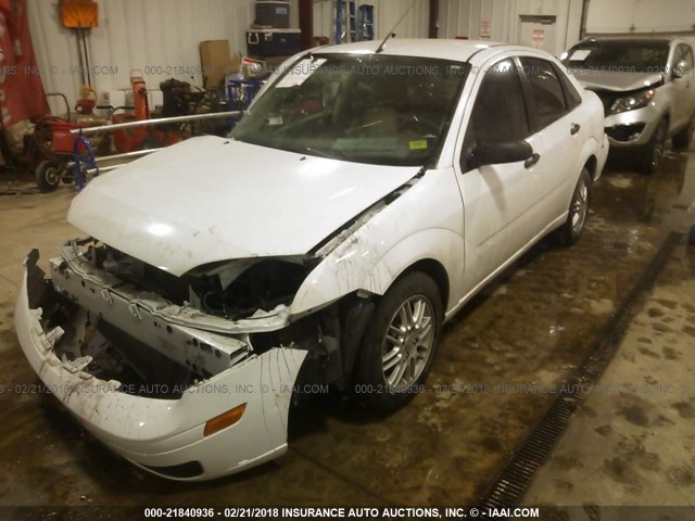 1FAFP34N97W293326 - 2007 FORD FOCUS ZX4/S/SE/SES WHITE photo 2