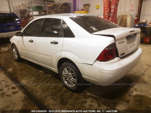 1FAFP34N97W293326 - 2007 FORD FOCUS ZX4/S/SE/SES WHITE photo 3