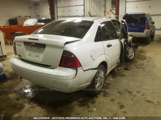 1FAFP34N97W293326 - 2007 FORD FOCUS ZX4/S/SE/SES WHITE photo 4