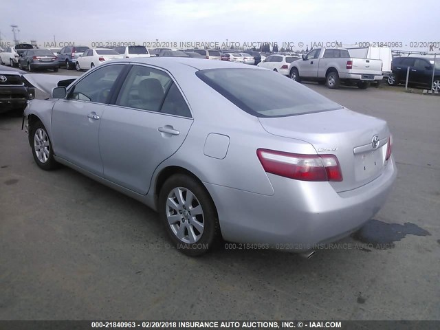 4T1BK46K57U508272 - 2007 TOYOTA CAMRY NEW GENERAT LE/XLE/SE SILVER photo 3