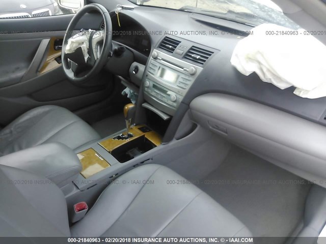 4T1BK46K57U508272 - 2007 TOYOTA CAMRY NEW GENERAT LE/XLE/SE SILVER photo 5