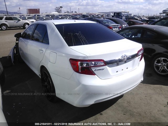 4T4BF1FK7DR329896 - 2013 TOYOTA CAMRY L/SE/LE/XLE WHITE photo 3