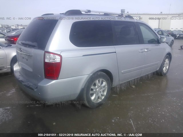 KNDMB233586213497 - 2008 KIA SEDONA EX/LX SILVER photo 4