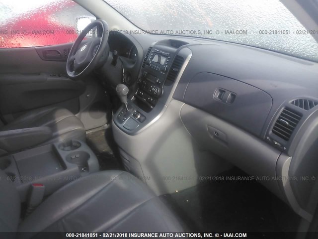 KNDMB233586213497 - 2008 KIA SEDONA EX/LX SILVER photo 5