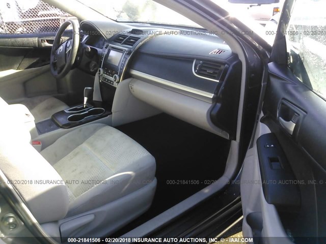 4T4BF1FKXER430982 - 2014 TOYOTA CAMRY L/SE/LE/XLE 灰色 照片 5