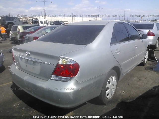 4T1BE32K55U519633 - 2005 TOYOTA CAMRY LE/XLE/SE ვერცხლისფერი ფოტო 4