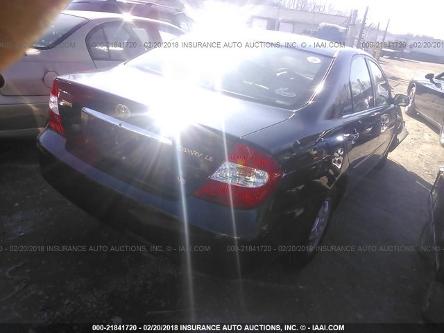 4T1BF30K52U031827 - 2002 TOYOTA CAMRY LE/XLE/SE BLACK photo 4
