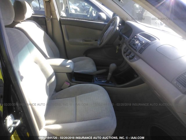 4T1BF30K52U031827 - 2002 TOYOTA CAMRY LE/XLE/SE BLACK photo 5